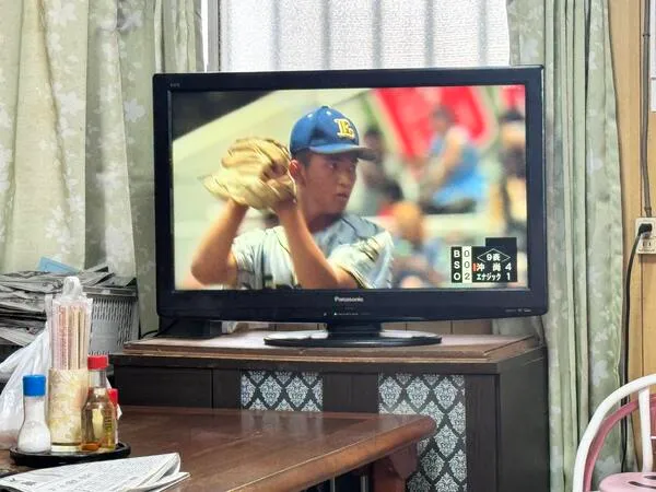 垣花食堂のテレビで放送されていた高校野球沖縄県大会