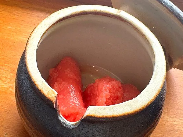 沖縄やまやの食べ放題で提供される壺入り辛子明太子