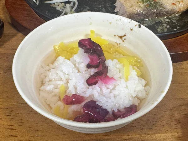 魚太郎くんで締めに食べたあら出汁茶漬け
