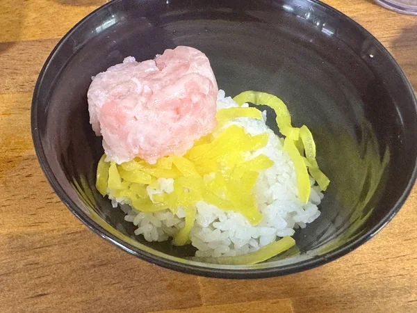 ねぎとろと漬物を合わせたトロタク風アレンジ