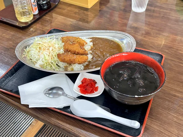 海産物食堂 琉球のマグロかつカレーとイカ墨汁