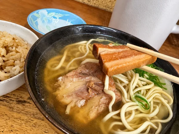 玉家そばの沖縄そば三枚肉