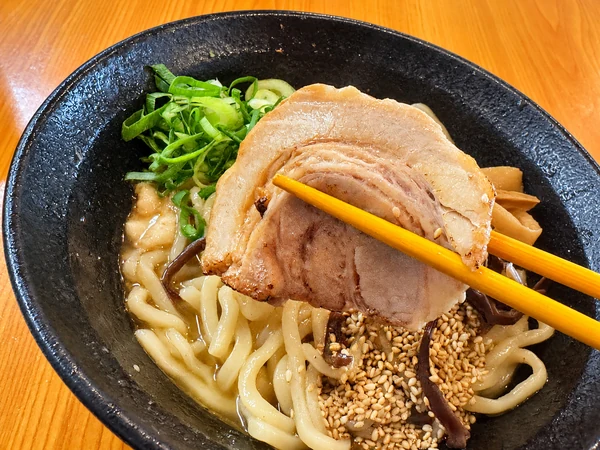 縁そばの業界まぜそば　チャーシュー