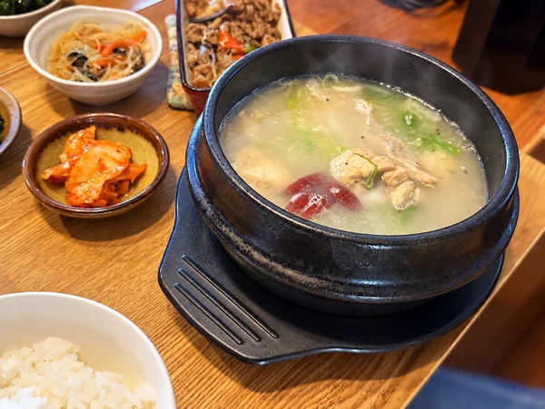 香り純豆腐_サムゲタン全景