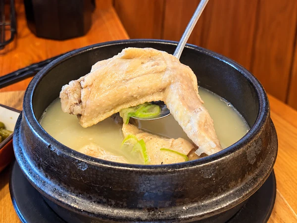香り純豆腐サムゲタンの手羽先肉